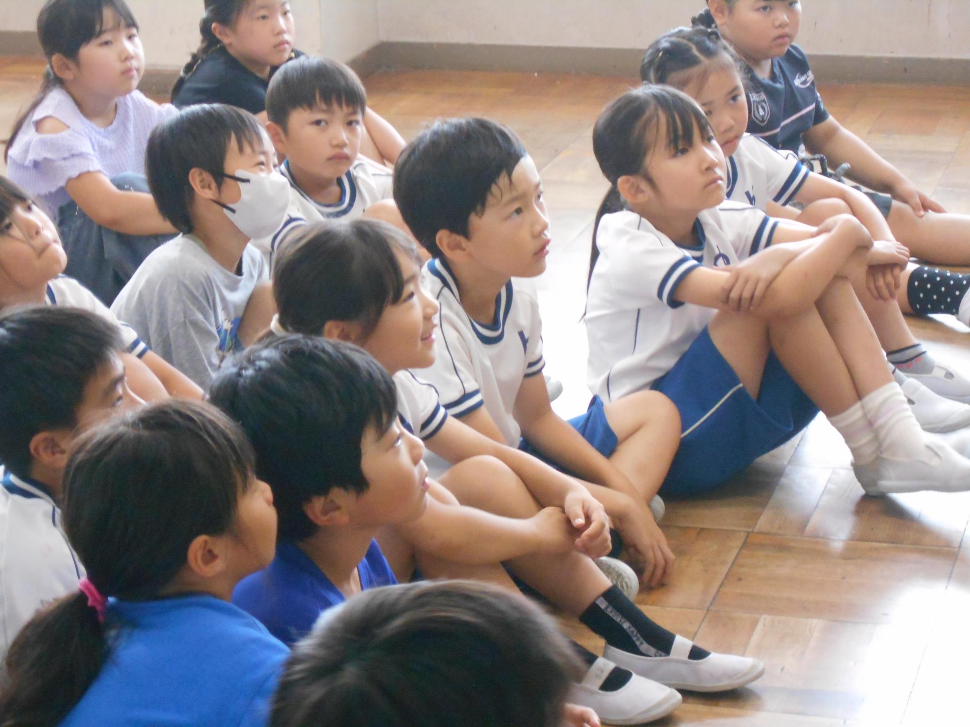 多くの子どもたちは、引き込まれていきます。