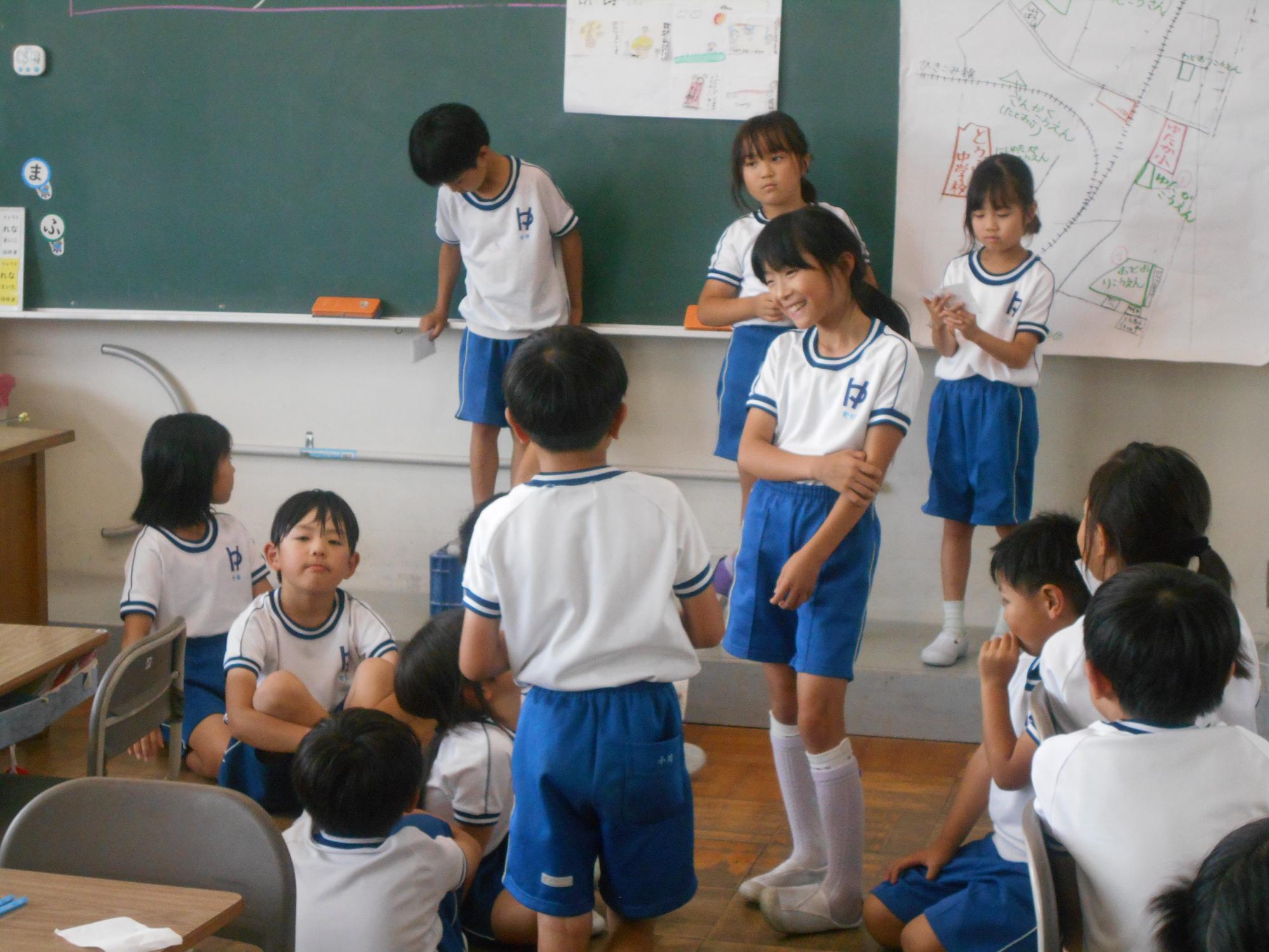 発表に対して質問をしています。