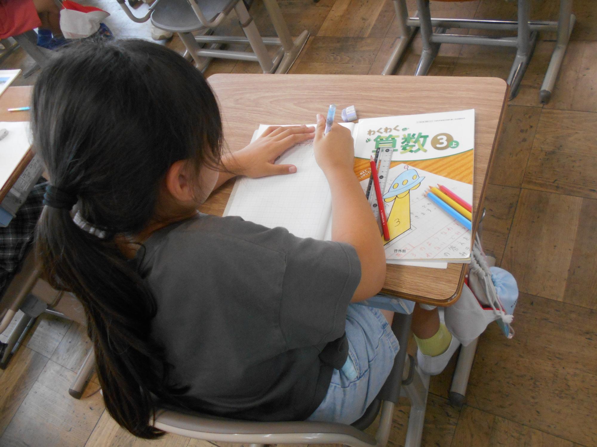 「めあて」をノートに書きます。
