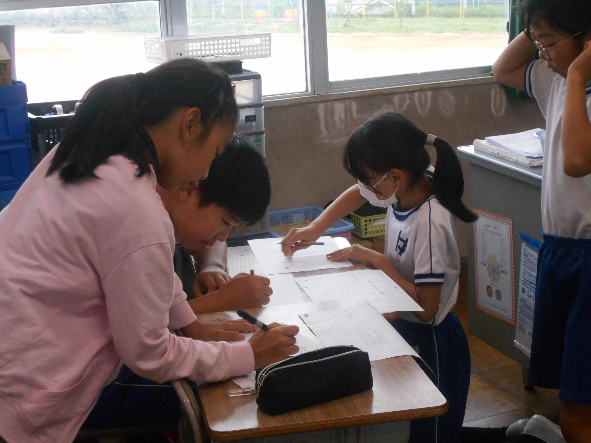 友だちと作業します。
