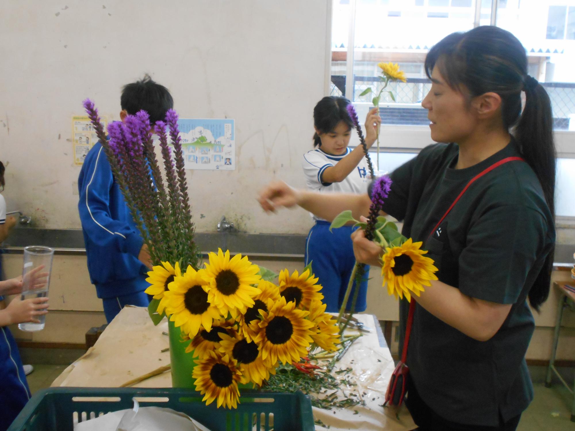 地域の花屋さんが届けてくれました。