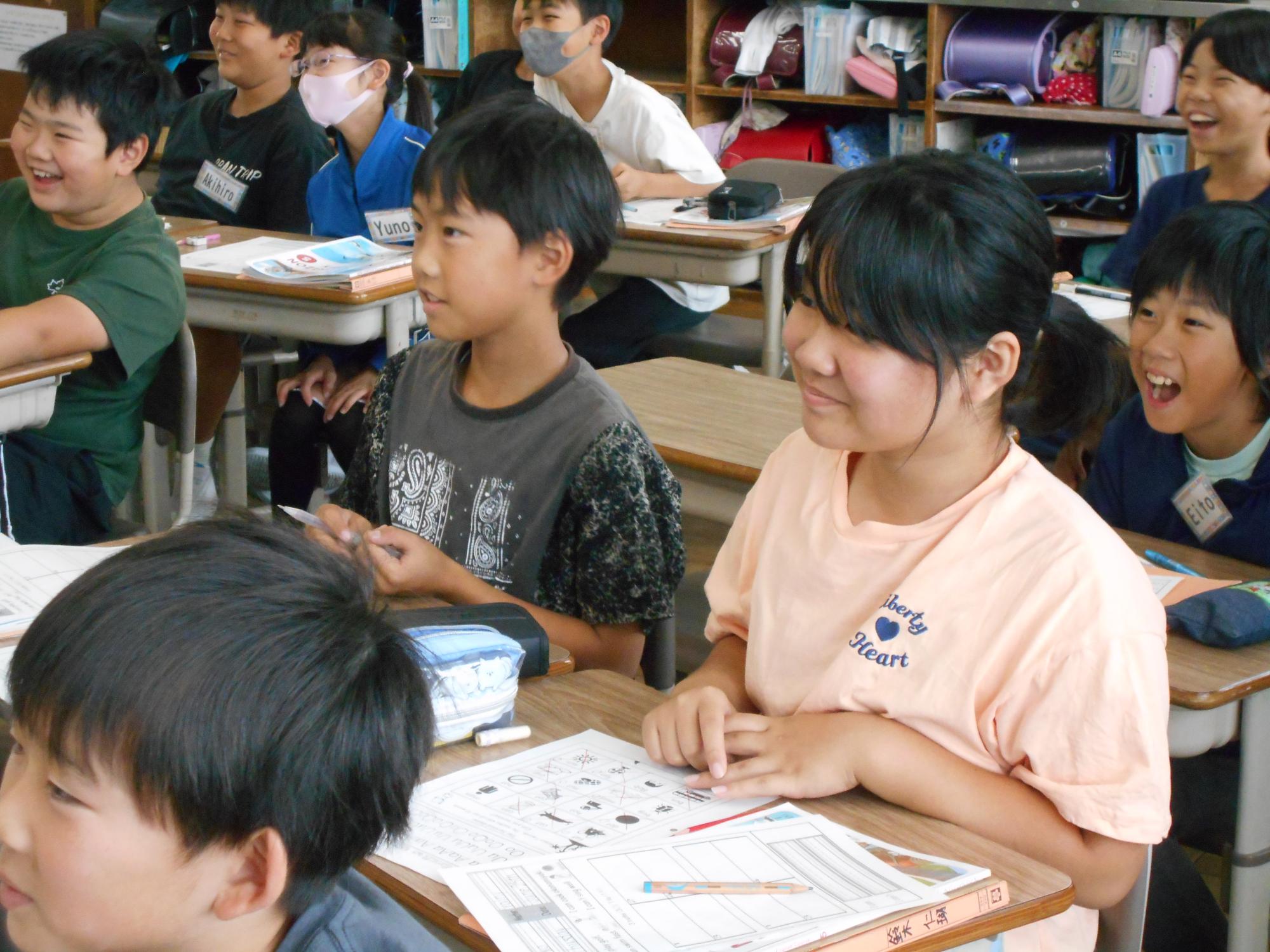 子どもは「にっこり」笑顔で学習に取り組みます。