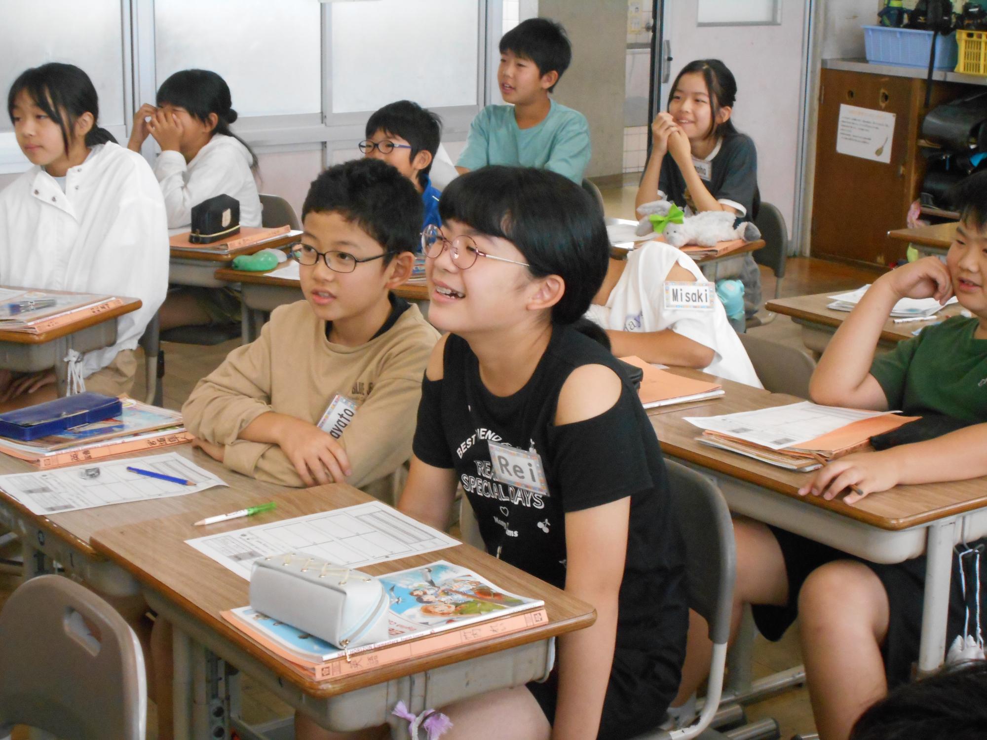 身を乗り出して学びます。
