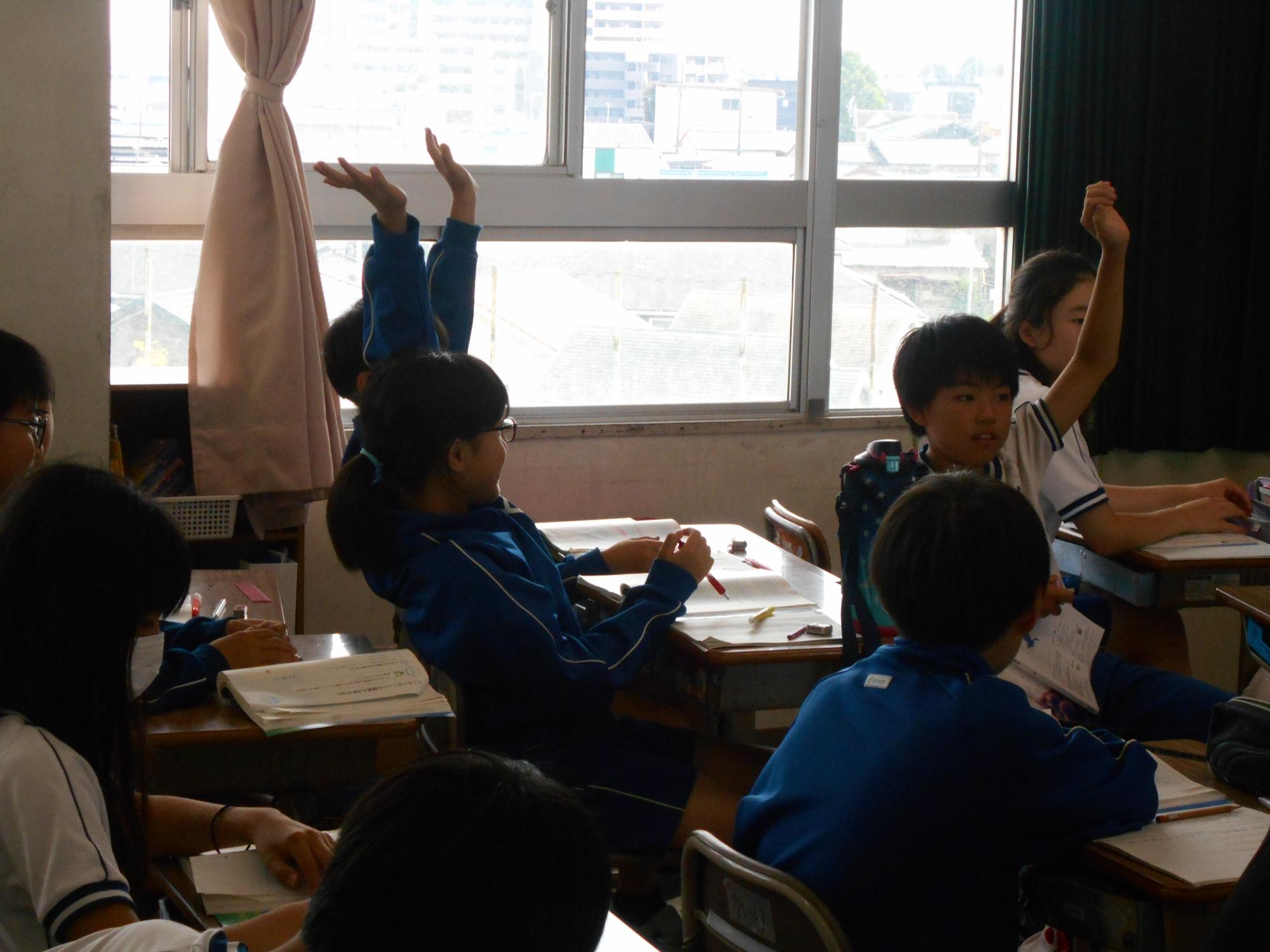 主体的に発言をする子ども