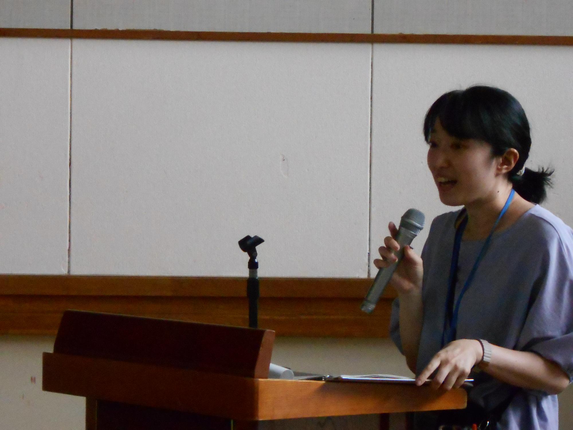 養護教諭が健康について説明します。