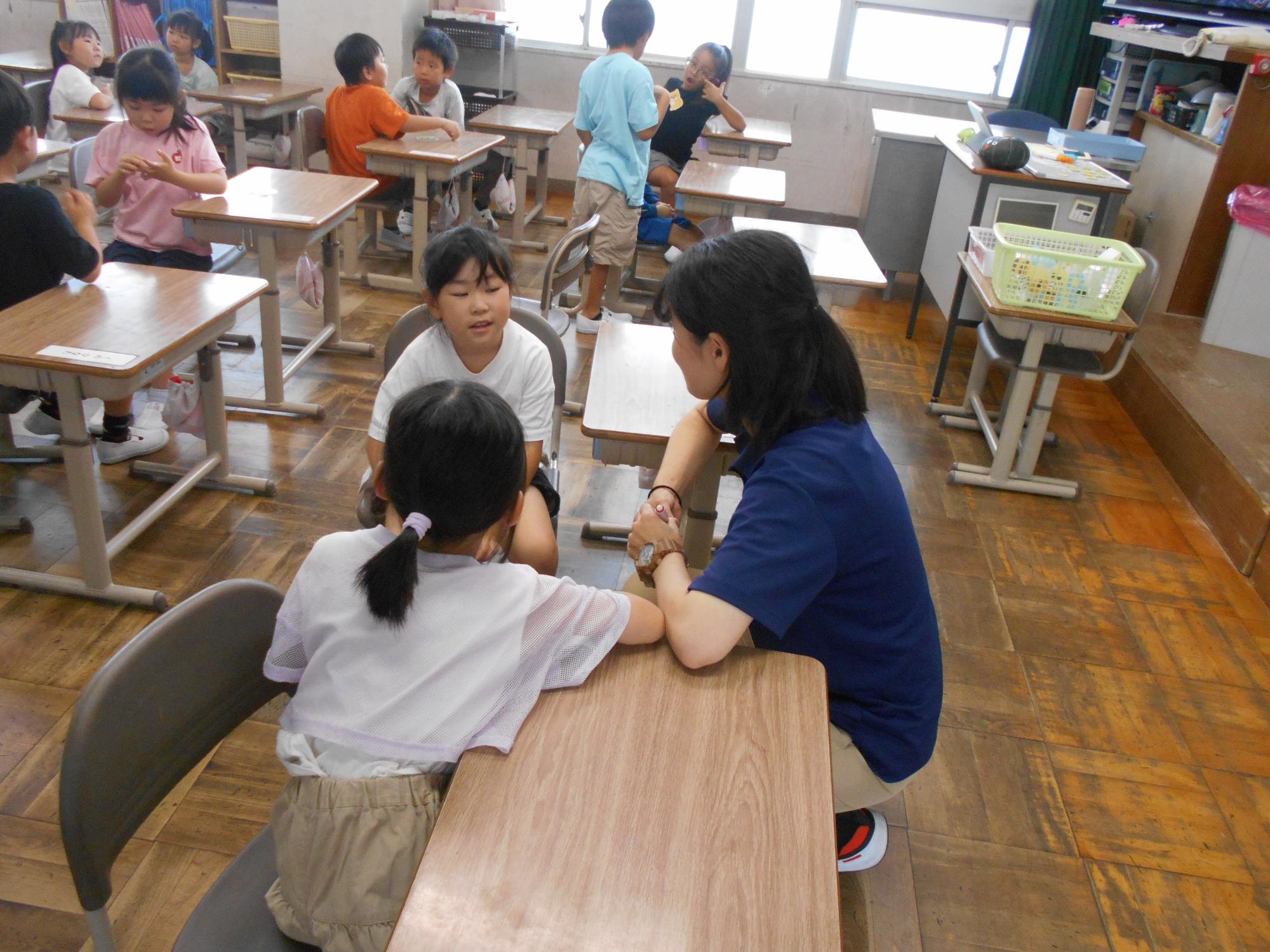 教師が支援をします。