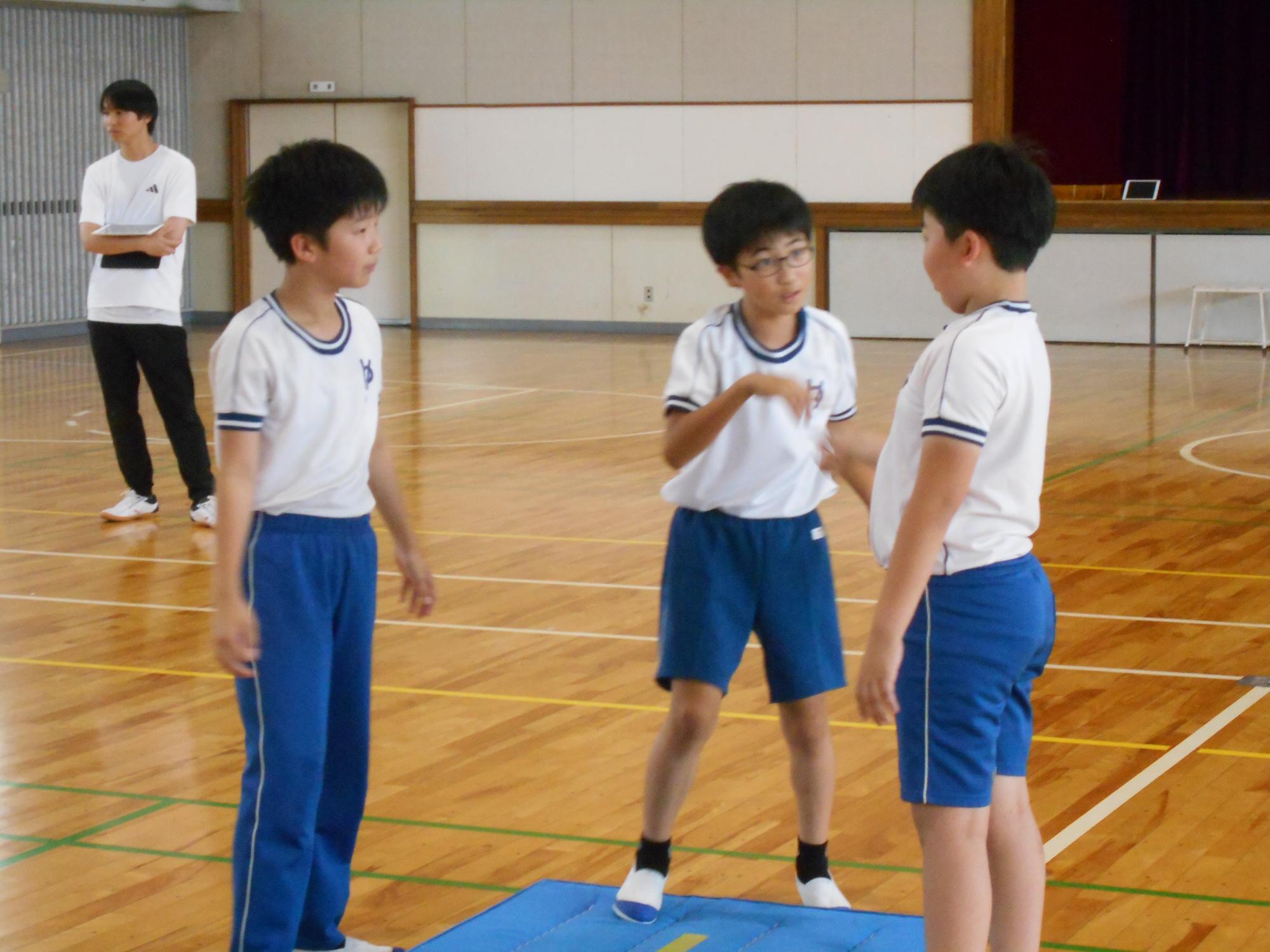 グループで話し合いが始まります。