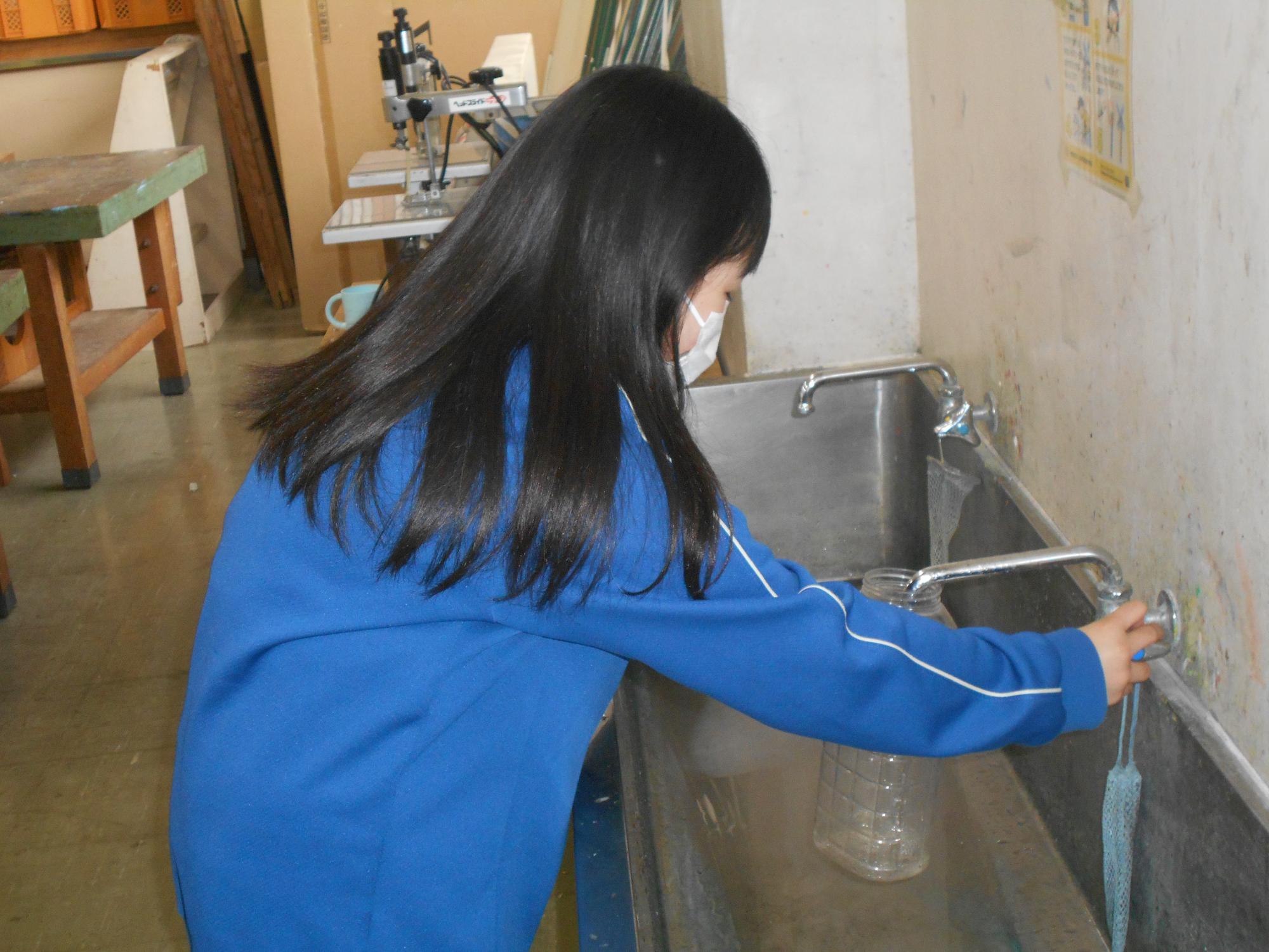 新鮮な水を入れます