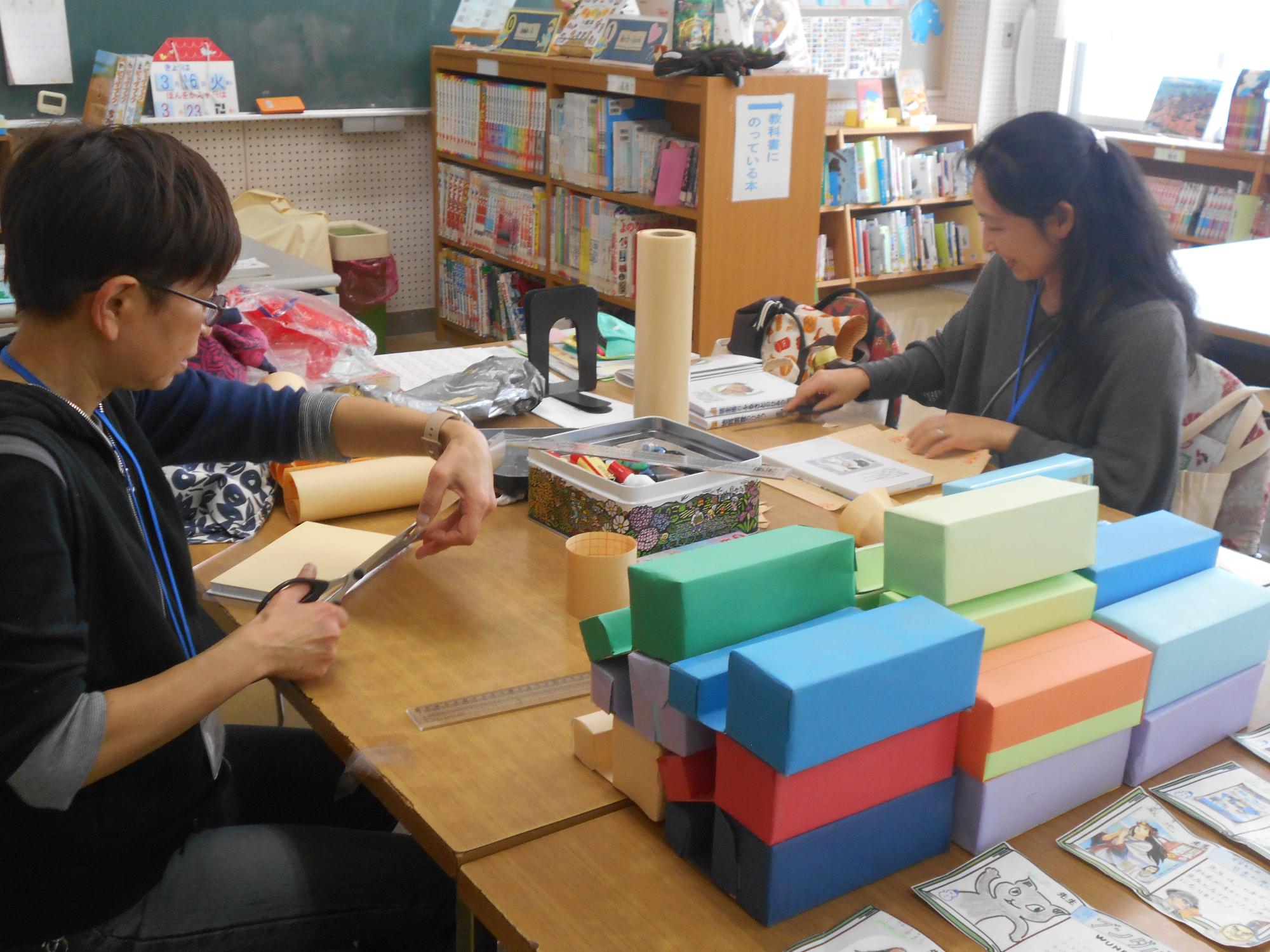 図書ボランティアの方が図書室の整理等をしてくれています。
