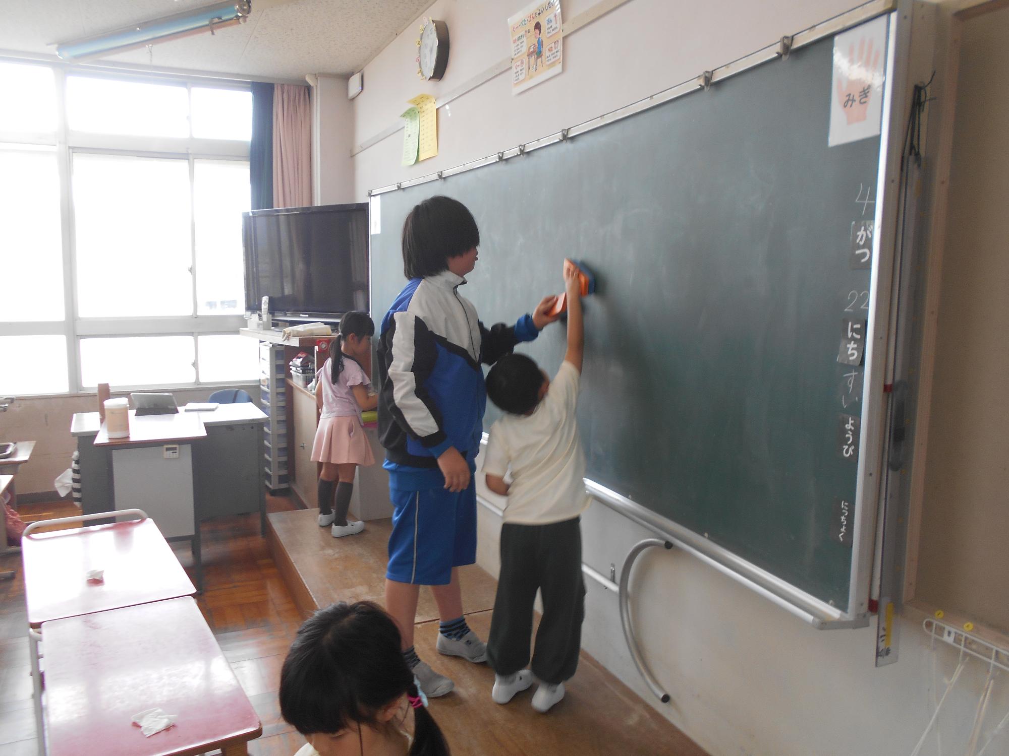 6年生が教えに来てくれます。