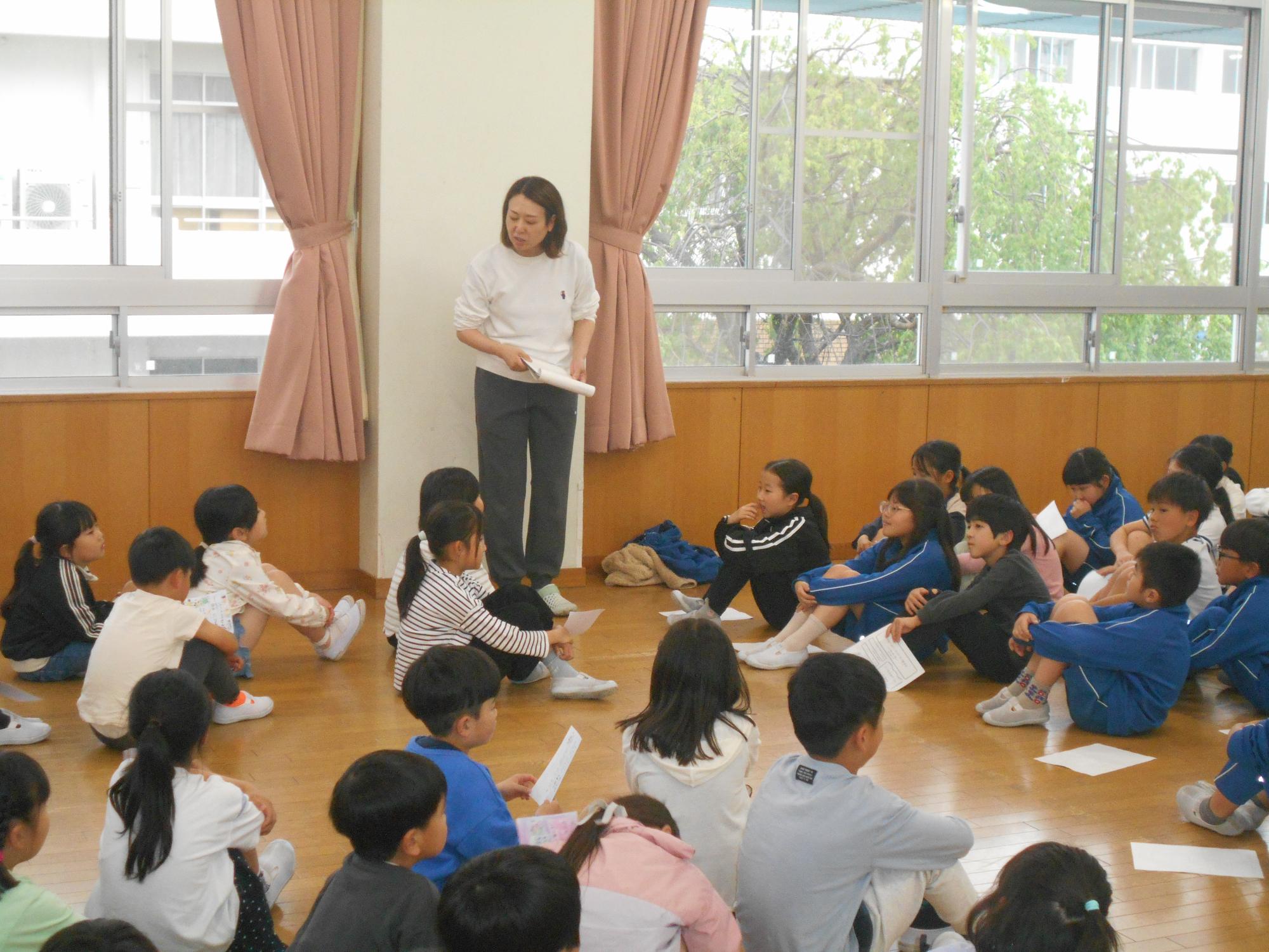 先生の説明を聞きます。