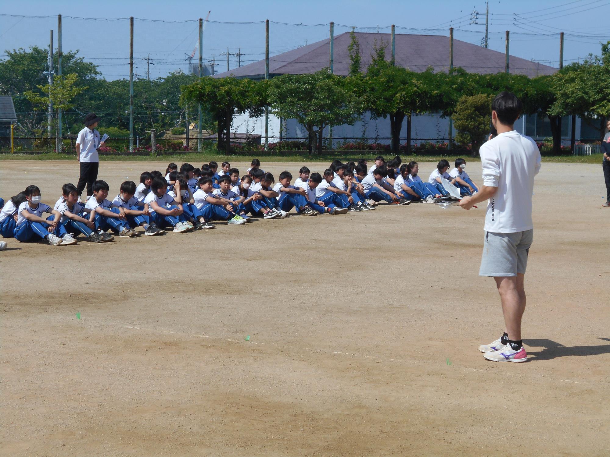 先生の説明を聞きます。