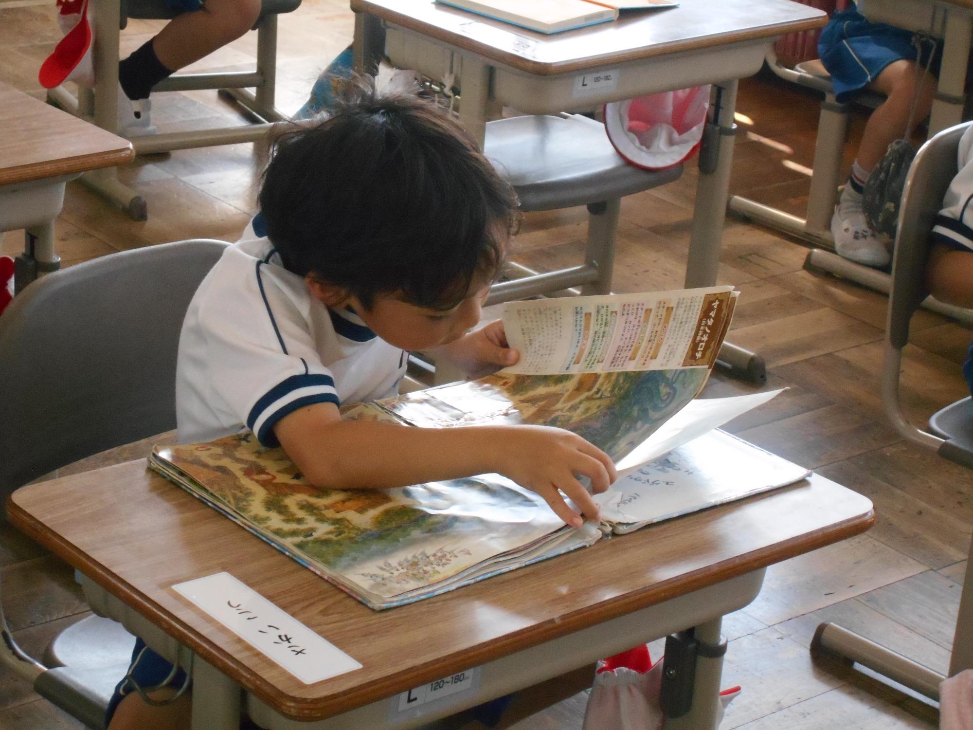 集中して読んでいます。