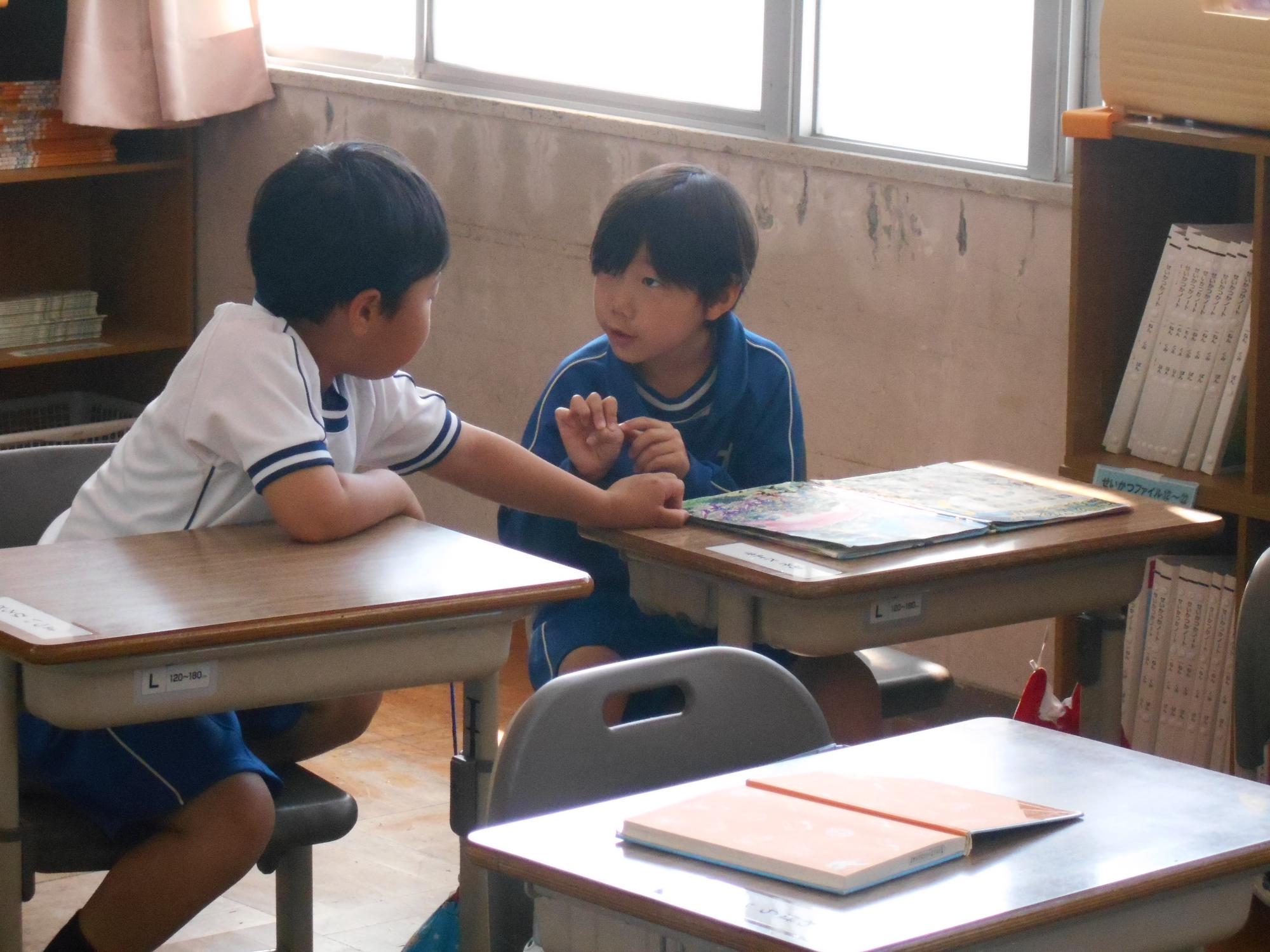 友だちとの会話もはずみます。