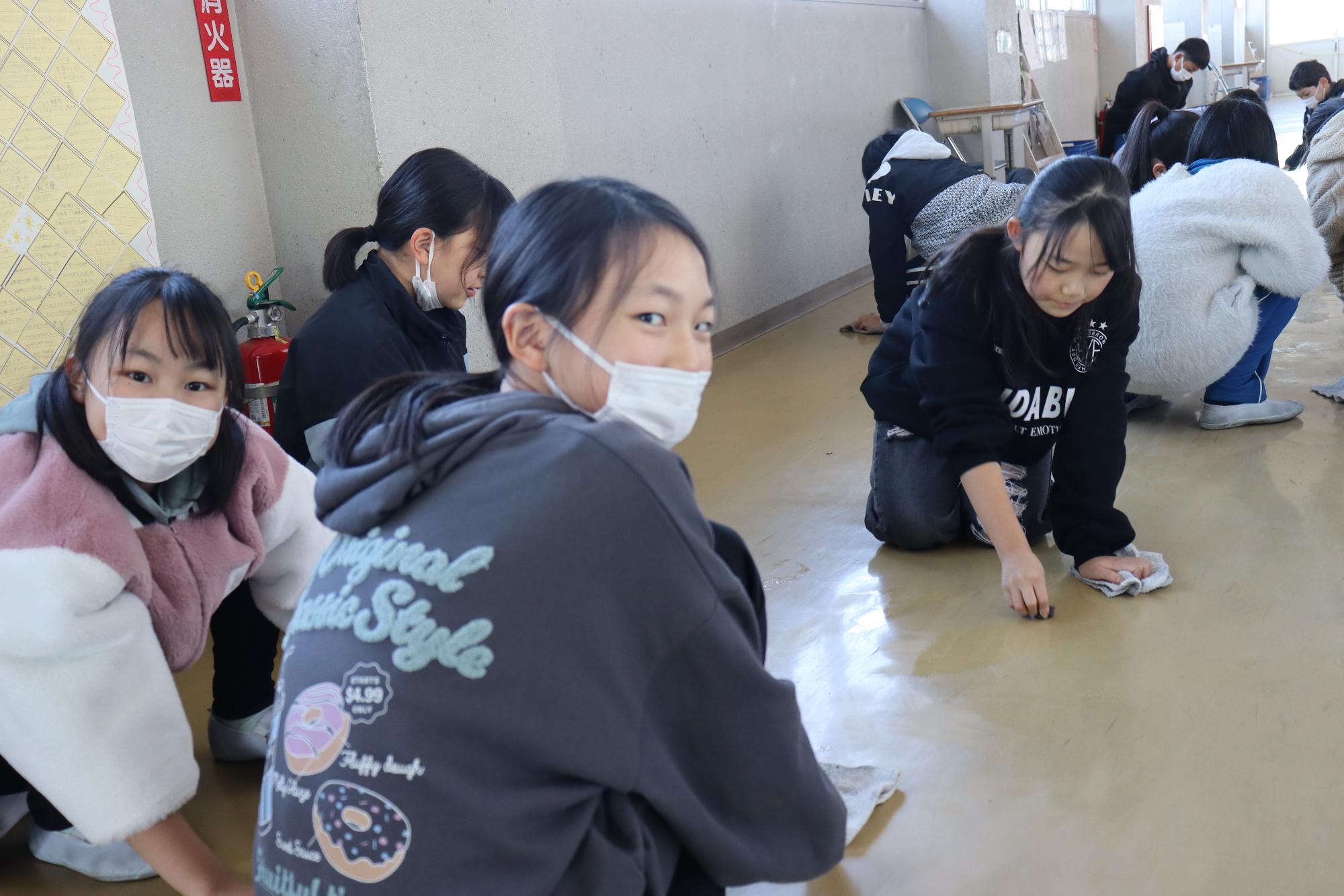 床磨きボランティア