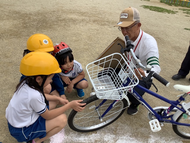 自転車についても学びます。