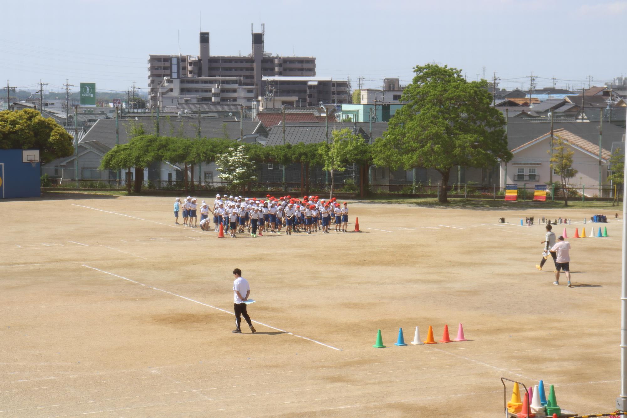 入場隊形に並びます。