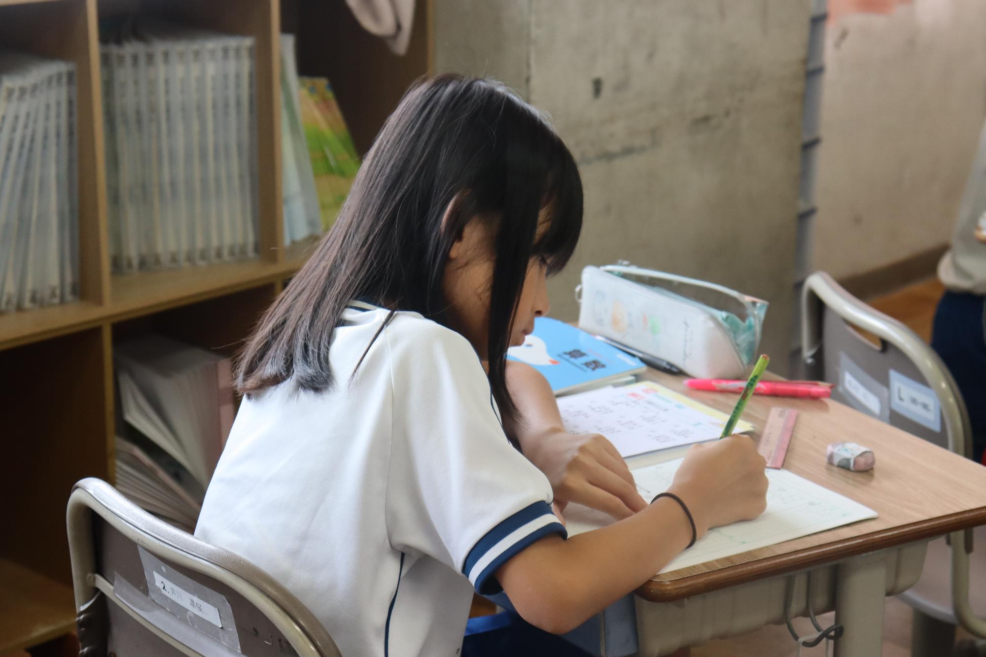 黙々と自分で取り組みます。