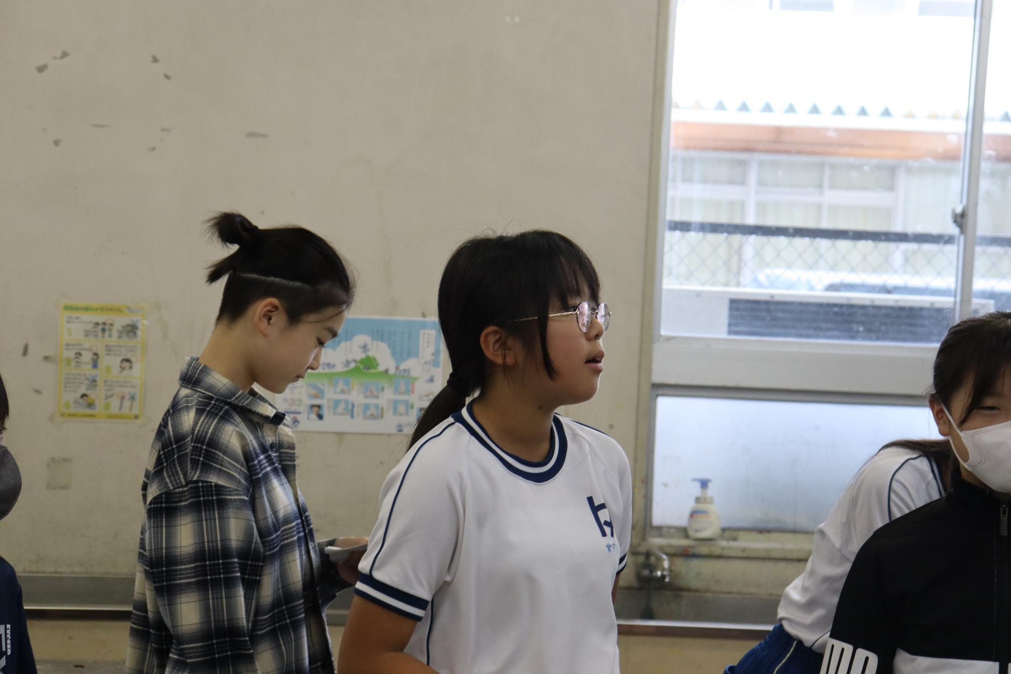 声の大きさも気にします。