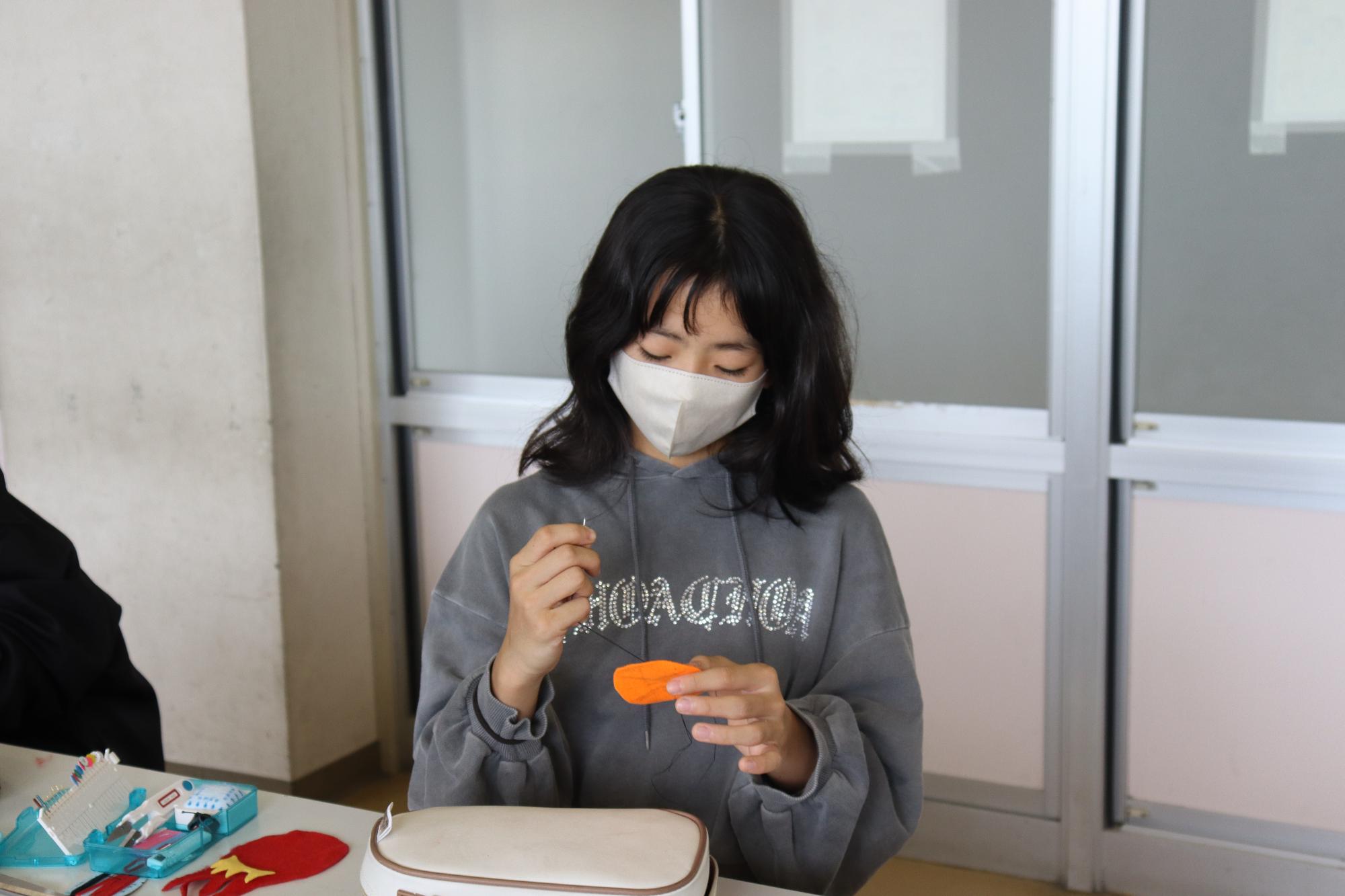 裁縫に入ります。