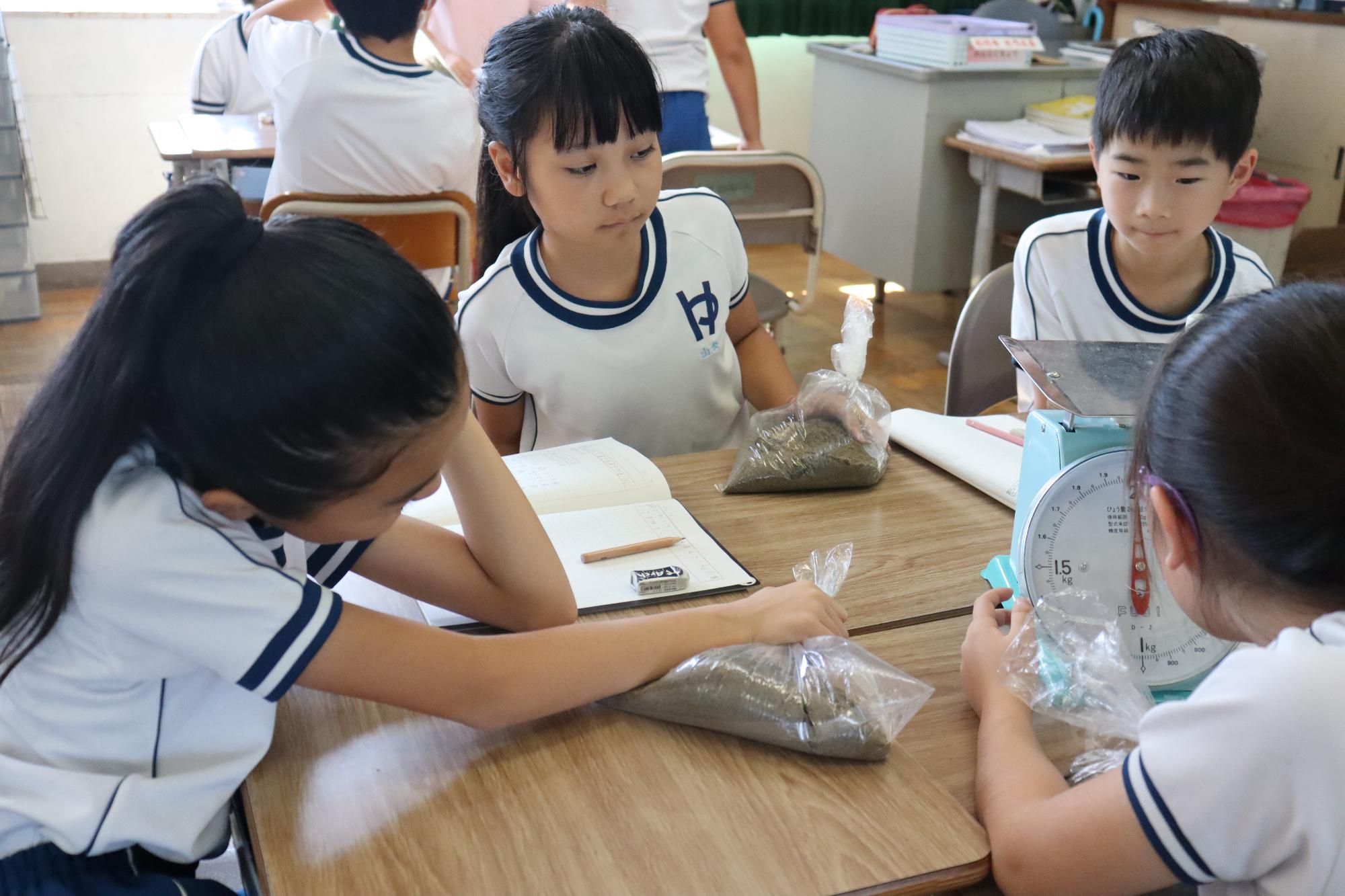 みんなと相談して考えます。