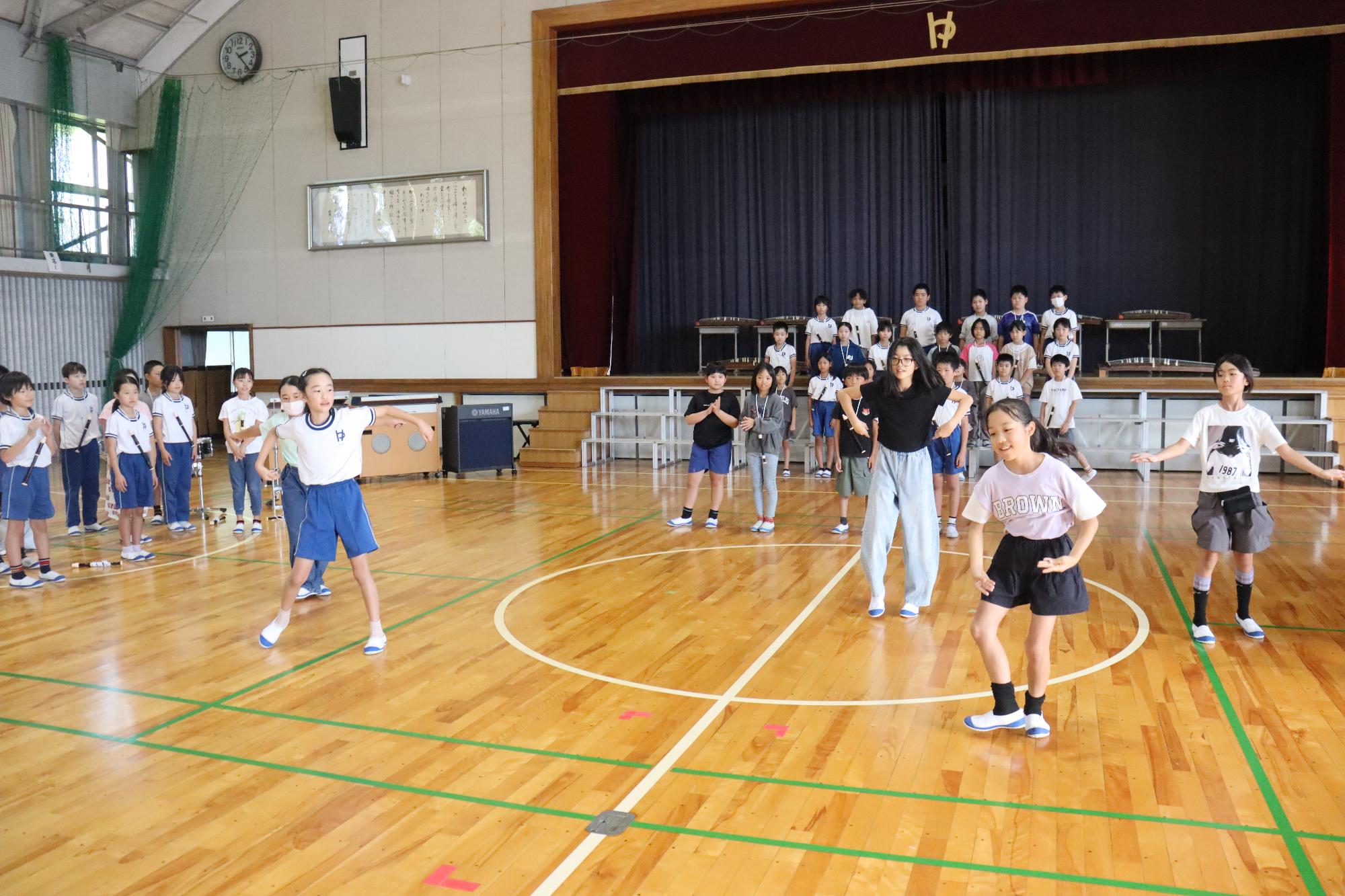踊りもきれいに踊ります。