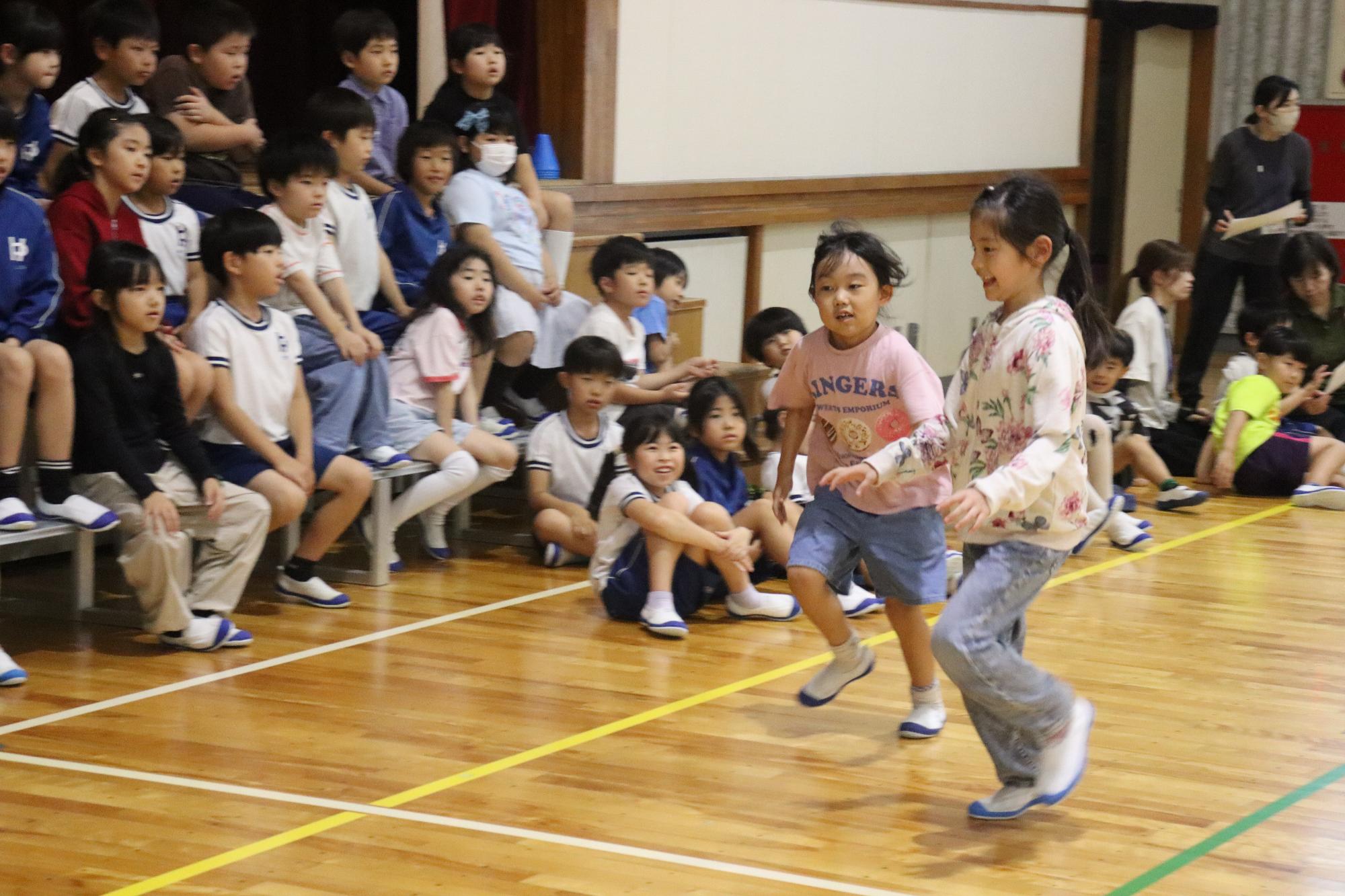 おおかみから羊を守ります。