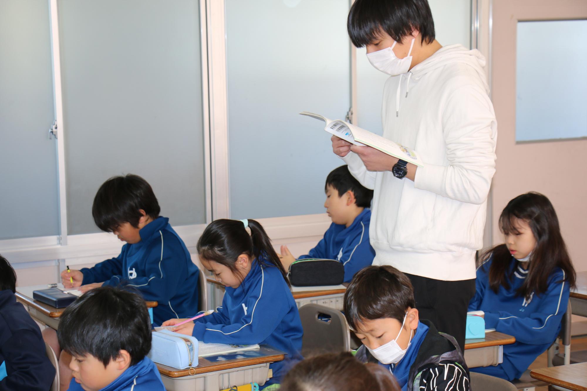 範読