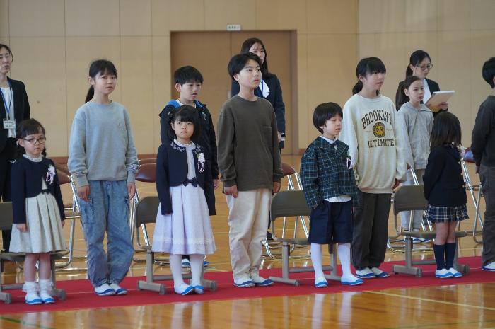 新入生一人一人に6年生が寄り添います