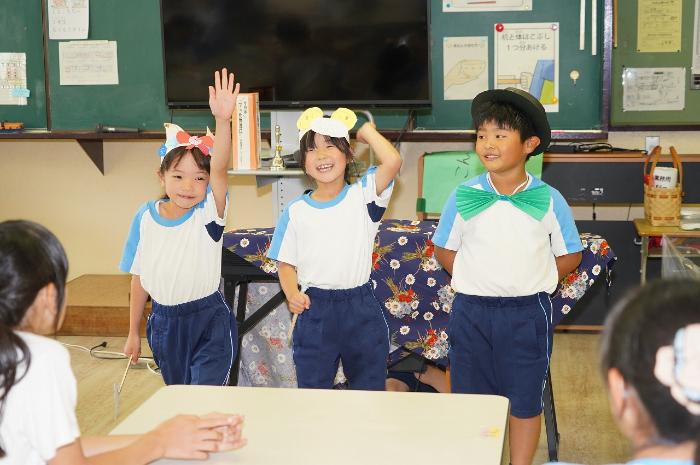 「はーい！1年生ハピ活手品係です！」
