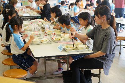 いっしょにに食べます