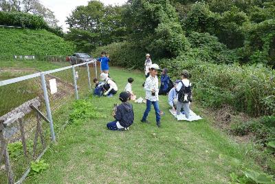 池のほとりでおやつタイム