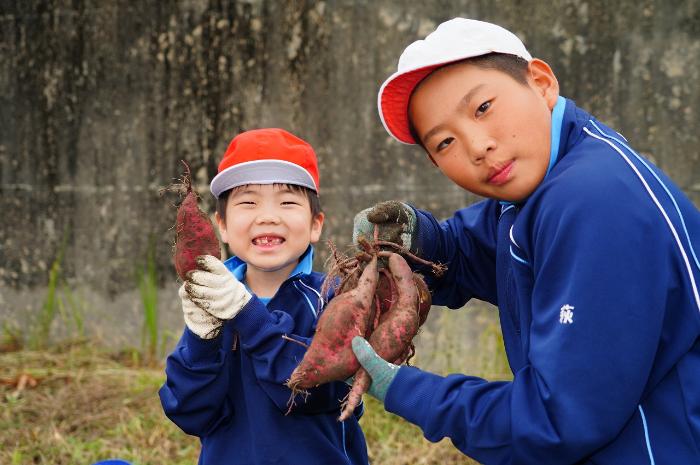 6年生は1年生の良きお兄さん！