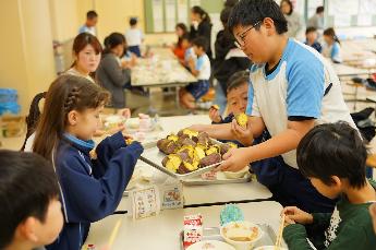 給食の時間に！