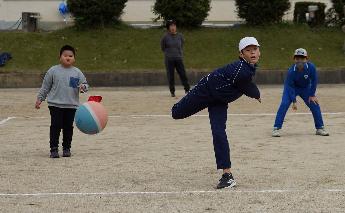 焼いている間、たてわり班で遊びます
