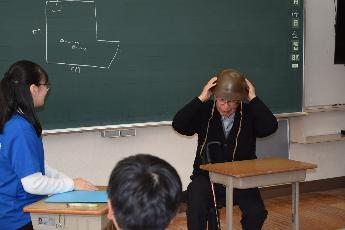 この鉄かぶとが私を救ってくれました