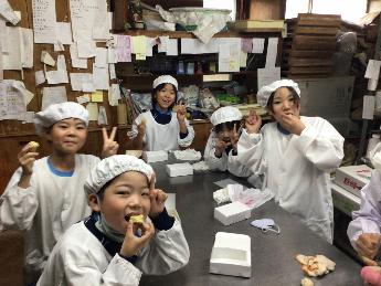 自分たちで作った栗きんとんを食べました