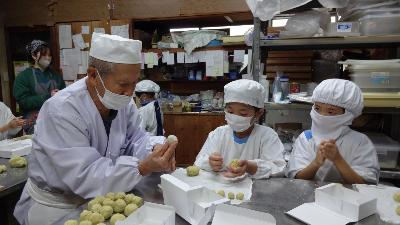 店主の榊原さんが優しく作り方を教えてくださいました