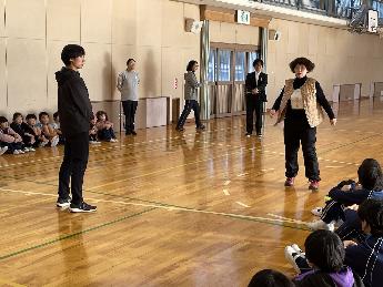 不審者と十分な距離を取ります