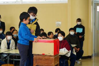 あら不思議！空の箱から何かが出てきます！