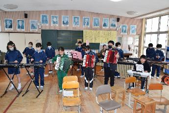 アフリカンシンフォニーを演奏