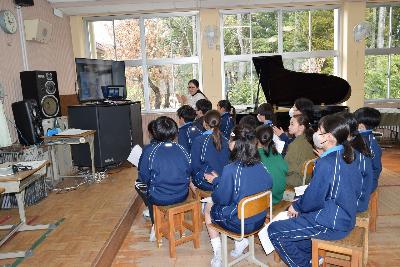 マダガスカルの稲作ってこうしてるんだ！食べ物も違うね！