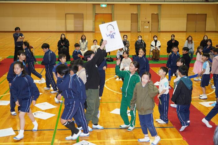 6年生の作ってくれたかるたは楽しいね！字がないじゃん！