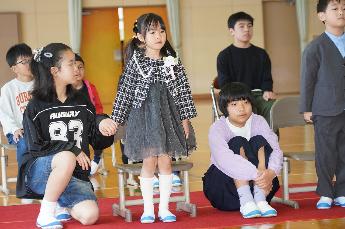 元気よく返事をします「はい！」