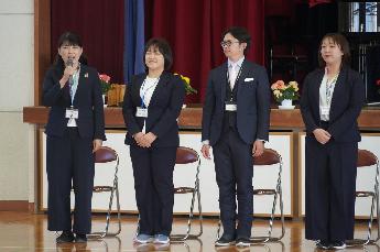 新しく萩小に来た先生です「よろしくお願いします」