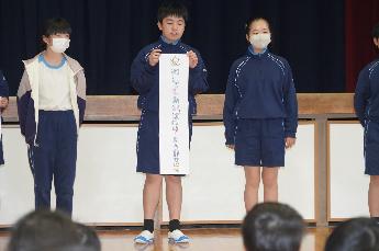 「楽しくねいっぱい借りよう静かにね」図書委員