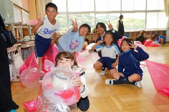ゴミ袋をつかった造形遊び