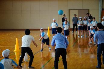 おうちの人も参加してドッジだ！