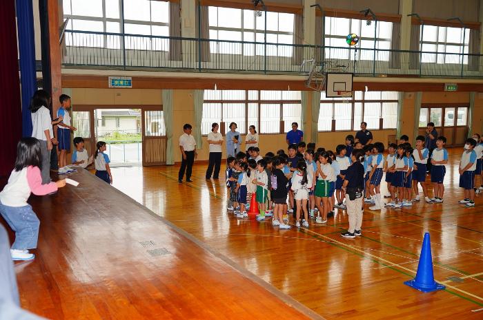お題をもって、身振り手振りで伝えます