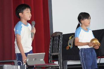 1から3のどれか手をあげて